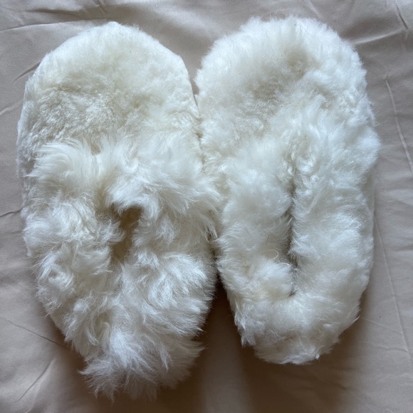 Unisex Real Alpaca fur slippers (different sizes) - Picture 2 of 6